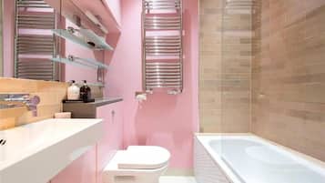 House | Bathroom | Separate bathtub and shower, deep-soaking bathtub, hair dryer, towels