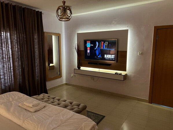 2 dormitorios, tabla de planchar con plancha, wifi gratis y ropa de cama