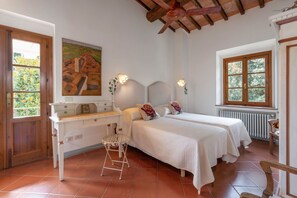 Apartamento, vistas a la colina | 4 dormitorios, tabla de planchar con plancha, camas supletorias