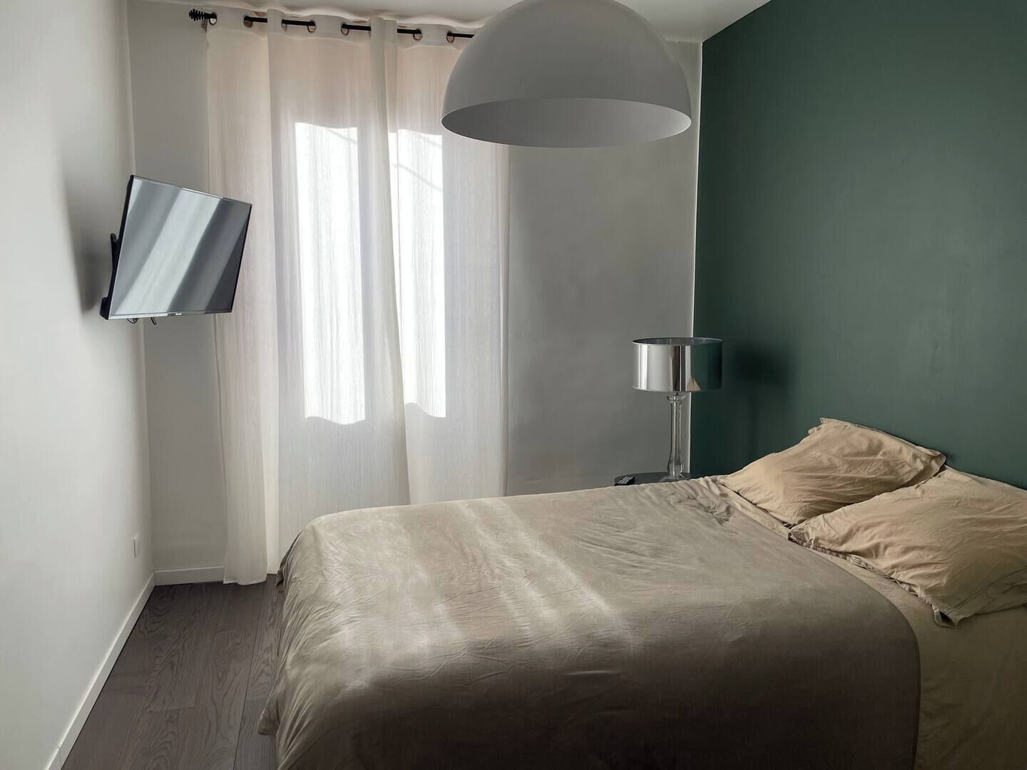 3 slaapkamers, een strijkplank/strijkijzer, wifi