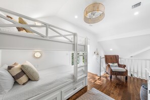 4 bedrooms, free WiFi, bed sheets - Where every day feels swimsuit-worthy at Bikini Bottom / Gulf Front Beach Club/ Golf Cart/ 4 Bikes (Santa Rosa Beach)