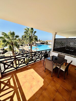 Apartment | Outdoor dining - Tropical Paradise Retreat in Santa Maria (Sal)