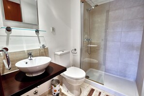 Combined shower/bathtub, deep-soaking bathtub, hair dryer, towels - Tropical Oasis at Melia Tortuga Resort (Sal)