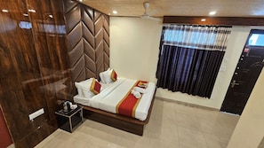 Deluxe tweepersoonskamer | Lakens van Egyptisch katoen, luxe beddengoed, gratis wifi