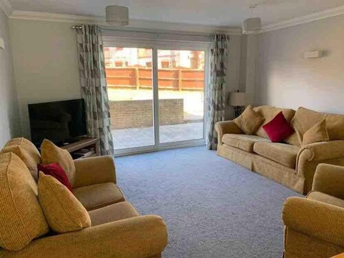 Cozy Beach House in Sandown - 3 Bedrooms