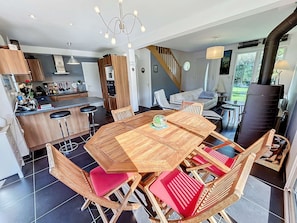 Dining - Quiet house, near tennis, 3 bedrooms, terrace, Wi-Fi, parking (Jullouville)