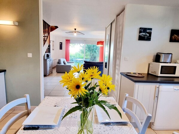 Dining - Quiet cottage with garden, Wifi and parking near Lille (Fournes-en-Weppes)