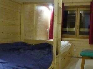 4 bedrooms, free WiFi, bed sheets