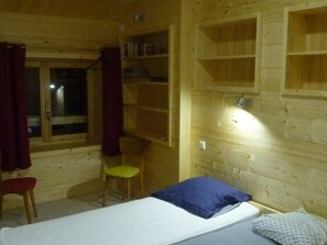 4 bedrooms, free WiFi, bed sheets