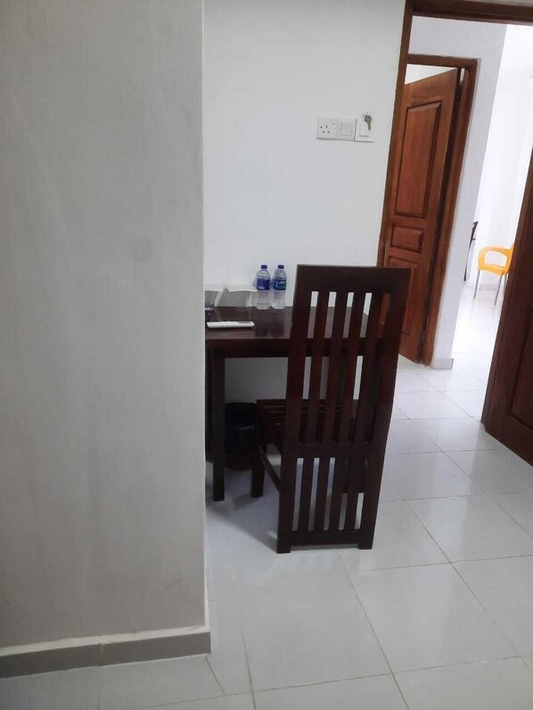 Desk, laptop workspace, soundproofing, free WiFi