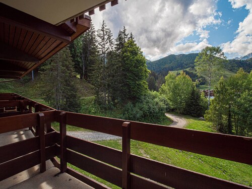 2-room apartment near slopes with balcony, pets allowed
