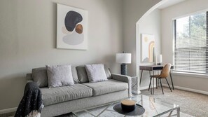 Smart TV - Landing | Beautiful 1BD, Gym, Pool (Houston)