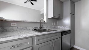 Refrigerador y comedor 
