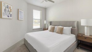 1 dormitorio, escritorio, tabla de planchar con plancha y wifi