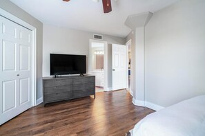 1 habitación, escritorio, tabla de planchar con plancha y wifi