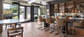 Landing | Stylish Studio, Courtyard, Yoga Studio