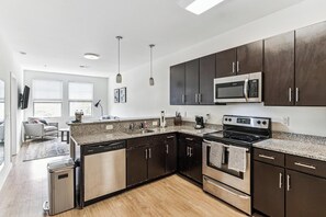 Kühlschrank, Esstisch