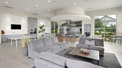 Landing | Stylish 2BD, Gym, Clubhouse