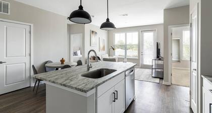 Landing | Amazing 2BD, Pool, Clubhouse