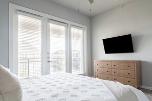 1 habitación, escritorio, tabla de planchar con plancha y wifi