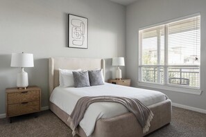 1 bedroom, desk, iron/ironing board, WiFi - Landing | Incredible 1BD, Clubhouse, Pool (Kyle)