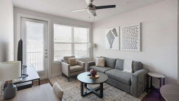 Smart TV - Landing | Beautiful 2BD, Gym, Clubhouse (San Antonio)