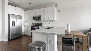 Fridge, dining tables - Landing | Beautiful 1BD, Gym, Clubhouse (San Antonio)