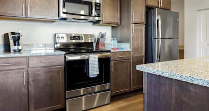 Landing | Chic 2BD, Gym, Courtyard