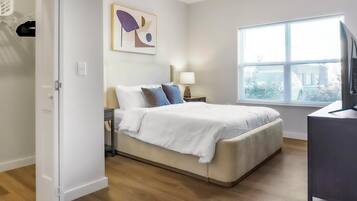 2 bedrooms, desk, iron/ironing board, WiFi