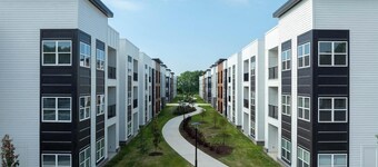 Landing | Modern 2BD, Courtyard, Gym