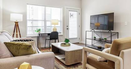 Landing | Modern 1BD, Courtyard, Gym