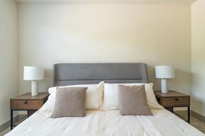 Schreibtisch, Bügeleisen/Bügelbrett, WLAN, Bettwäsche