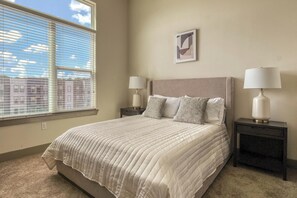 2 slaapkamers, een bureau, een strijkplank/strijkijzer, wifi