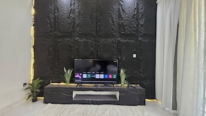 Villa, 2 Bedrooms, Smoking, Balcony | Interior - Ur Perfect Holiday Home In Dubai (Dubai)
