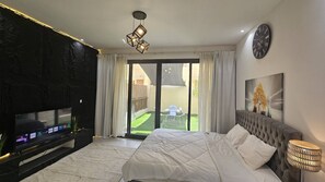 Villa, 2 Bedrooms, Smoking, Balcony | Room amenity - Ur Perfect Holiday Home In Dubai (Dubai)