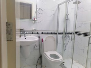 Villa, 2 Bedrooms, Smoking, Balcony | Bathroom