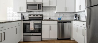 Landing | Chic 1BD, Gym, Pool