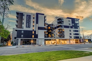 Exterior - Landing | Chic 2BD, Game Room, Gym (Salt Lake City)