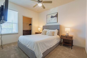 2 sovrum, skrivbord, strykjärn/strykbräda och wi-fi