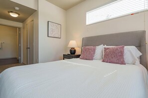 2 Schlafzimmer, Schreibtisch, Bügeleisen/Bügelbrett, WLAN