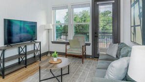 Smart TV - Landing | Stylish 1BD, Gym, Clubhouse (Jacksonville)