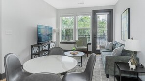 Smart TV - Landing | Stylish 1BD, Gym, Clubhouse (Jacksonville)