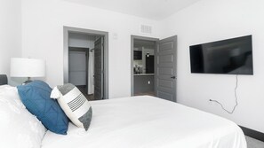 2 bedrooms, desk, iron/ironing board, Internet - Landing | Spectacular 2BD, Clubhouse, Pool (Jacksonville)