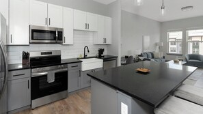 Fridge, microwave, oven, stovetop - Landing | Stylish 1BD, Gym, Pool (Jacksonville)