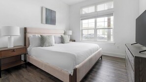 2 Schlafzimmer, Schreibtisch, Bügeleisen/Bügelbrett, WLAN