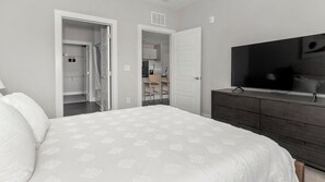 2 habitaciones, escritorio, tabla de planchar con plancha y wifi 
