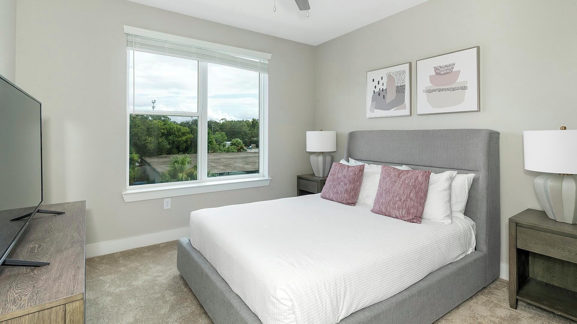 2 habitaciones, escritorio, tabla de planchar con plancha y internet 