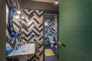 Dusche, Haartrockner, Bidet, Handtücher