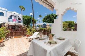 Outdoor dining - Isla Home (Maspalomas)