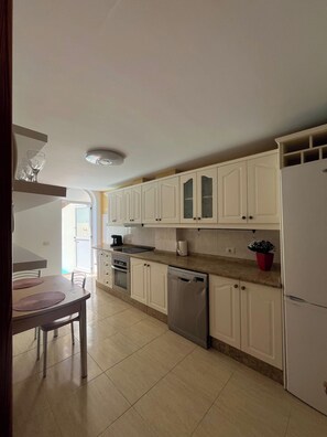 Fridge, microwave, oven, stovetop - Villa | Private Pool | Private Parking | BBQ | (San Bartolomé de Tirajana)